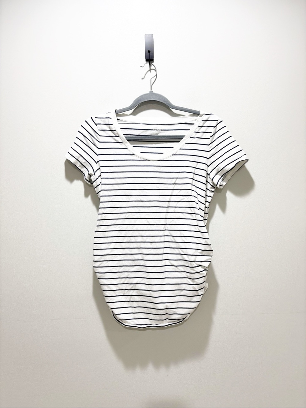 Old Navy White and Black Striped Short Sleeve Tee Ruched Sides Maternity Size M